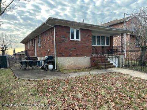 Photo of 5 Dalemere Road, Staten Island, NY 10304 (MLS # 1160276)