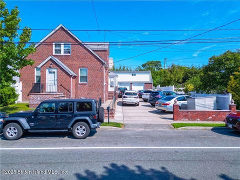 Photo of 365 Liberty Avenue, Staten Island, NY 10305 (MLS # 2506040)