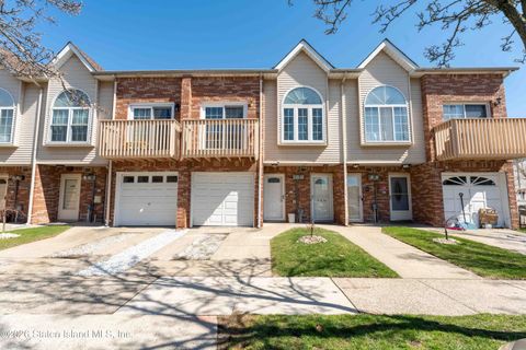 Photo of 251 Bruckner Avenue, Staten Island, NY 10303 (MLS # 2601581)