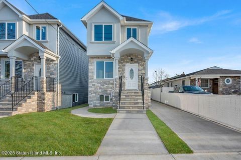 Photo of 198 Wild Avenue, Staten Island, NY 10314 (MLS # 2500049)