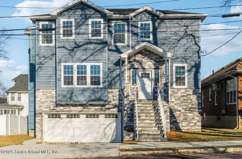 Photo of 59 Alpine Court, Staten Island, NY 10310 (MLS # 2501353)