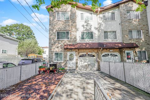 Photo of 72 Eric Lane, Staten Island, NY 10308 (MLS # 2505571)