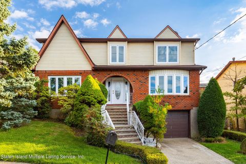 Photo of 128 Lincoln Street, Staten Island, NY 10314 (MLS # 1164918)
