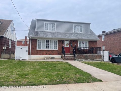 Photo of 361 Burgher Avenue, Staten Island, NY 10305 (MLS # 1161756)