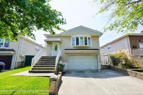 Photo of 8 Drumgoole Road E, Staten Island, NY 10312 (MLS # 1163659)