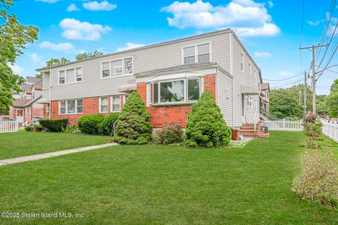 Photo of 124 Dutchess Avenue, Staten Island, NY 10304 (MLS # 2504627)