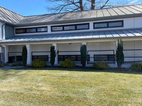 Photo of 2950 Hylan Boulevard, Staten Island, NY 10306 (MLS # 1160933)