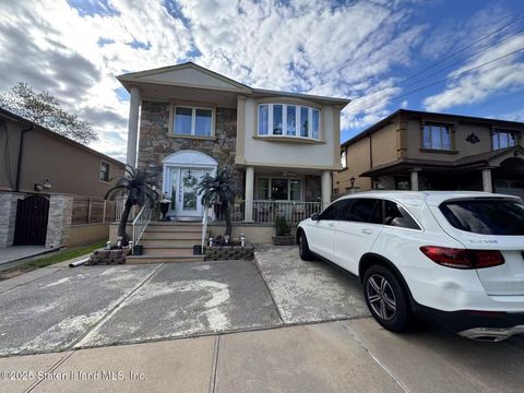 Photo of 48 Draper Place, Staten Island, NY 10314 (MLS # 2502898)