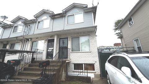 Photo of 349 Harbor Road, Staten Island, NY 10303 (MLS # 2602282)