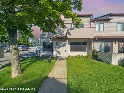 Photo of 81 Selvin Loop, Staten Island, NY 10303 (MLS # 2503605)