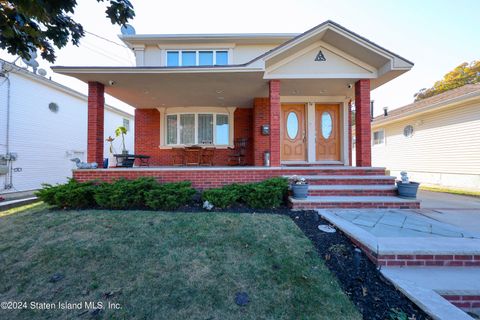 Photo of 204 Exeter Street, Staten Island, NY 10308 (MLS # 2405935)