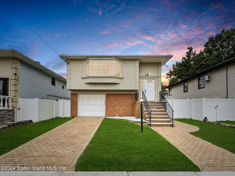 Photo of 187 Greencroft Avenue, Staten Island, NY 10308 (MLS # 2406162)