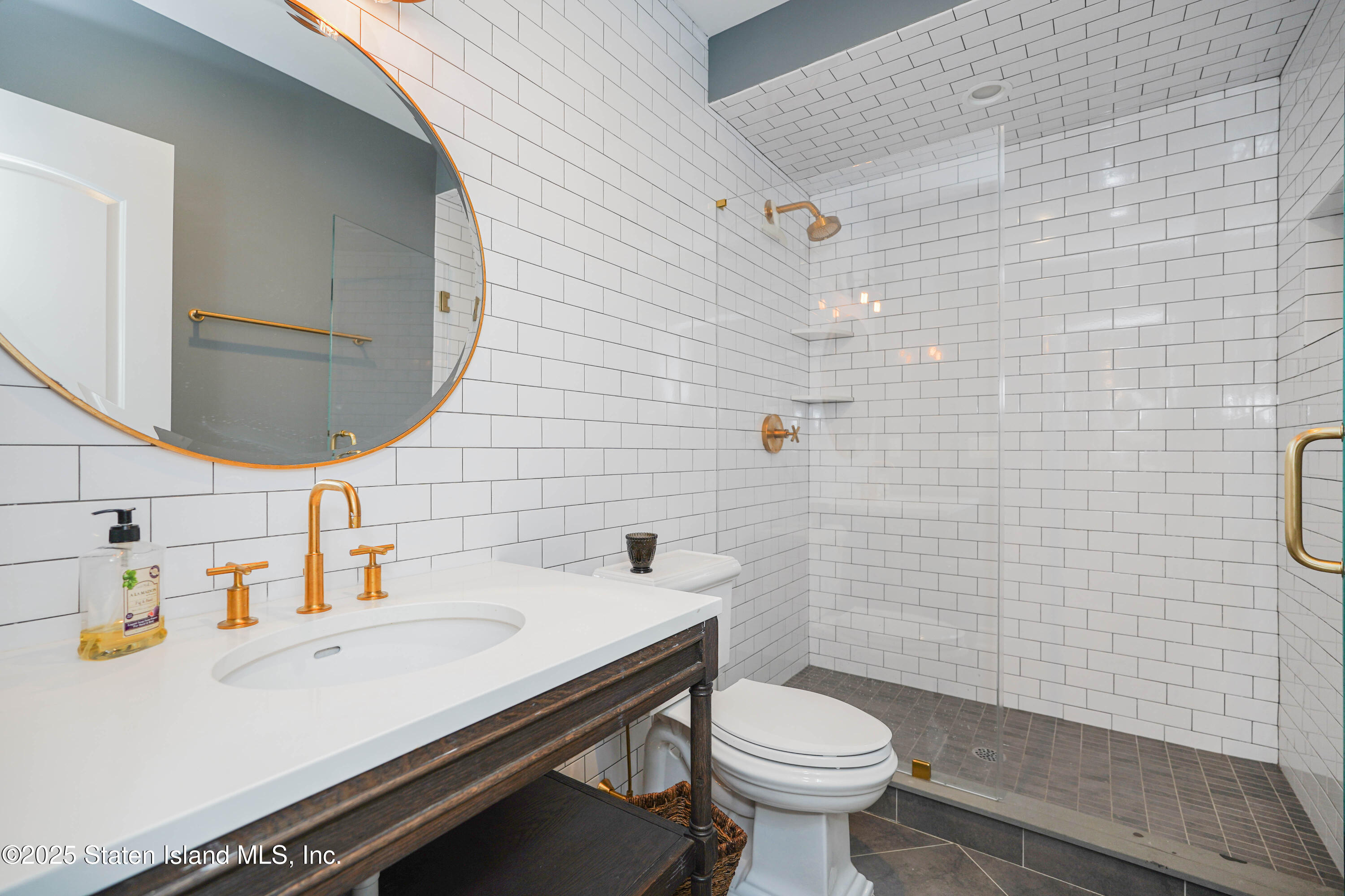 Staten Island, New York 10301, United States, 4 Bedrooms Bedrooms, ,3 BathroomsBathrooms,Residential,Pending,12634