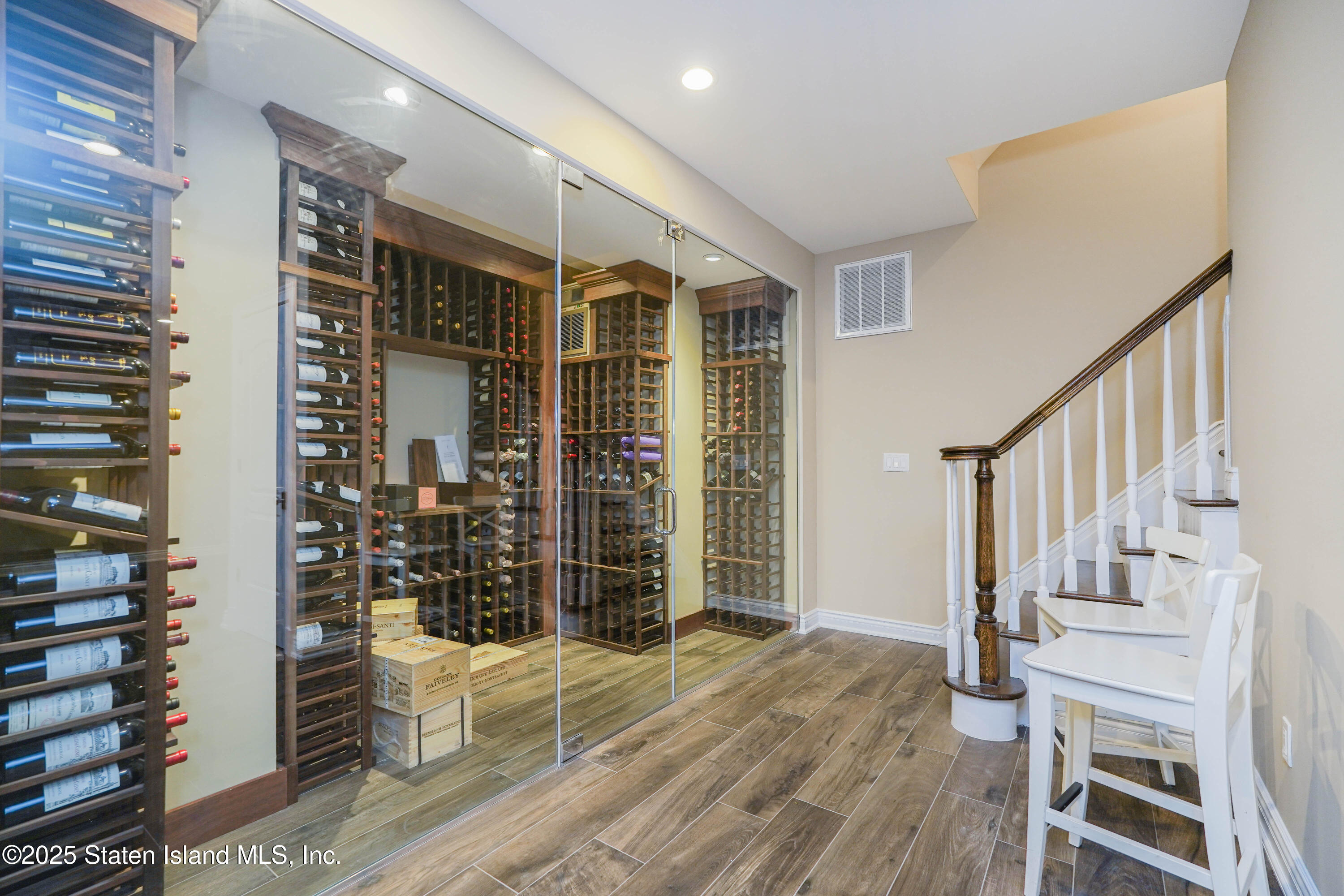 Staten Island, New York 10301, United States, 4 Bedrooms Bedrooms, ,3 BathroomsBathrooms,Residential,Pending,12634