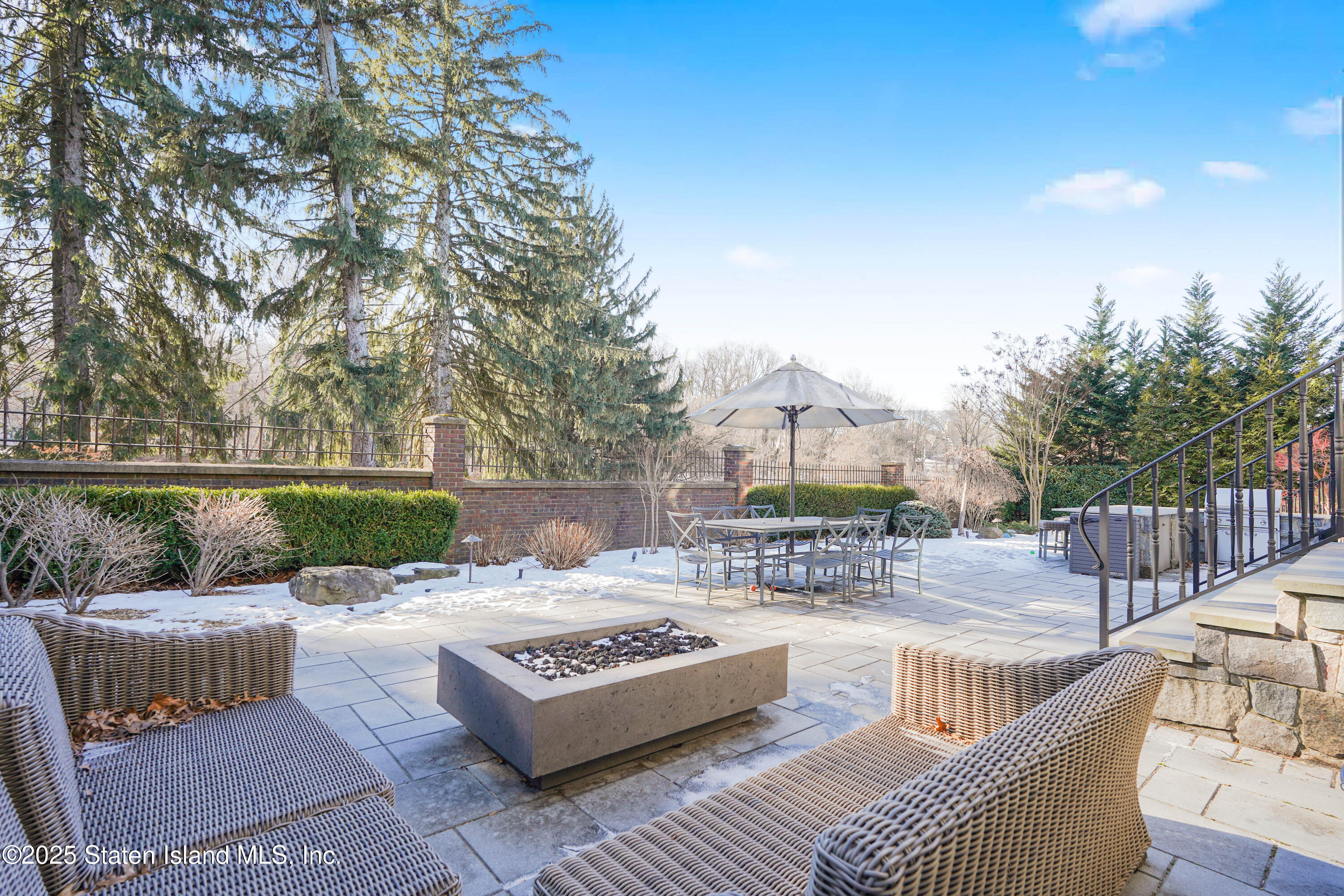 Staten Island, New York 10301, United States, 4 Bedrooms Bedrooms, ,3 BathroomsBathrooms,Residential,Pending,12634