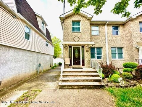 Photo of 412 Manhattan Street, Staten Island, NY 10307 (MLS # 2400689)