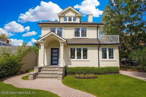 Photo of 55 Wadsworth Road, Staten Island, NY 10305 (MLS # 2506231)