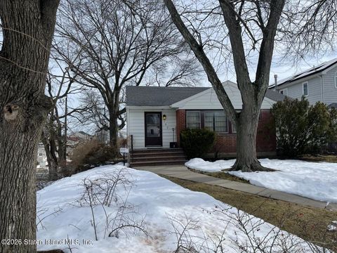 Photo of 103 Dalton Avenue, Staten Island, NY 10306 (MLS # 2601085)