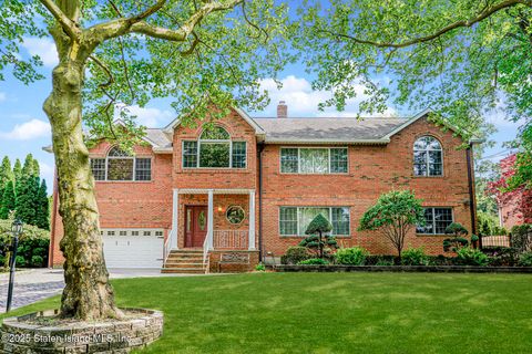 Photo of 74 Longfellow Avenue, Staten Island, NY 10301 (MLS # 2504144)