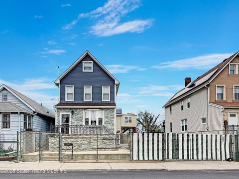 Photo of 167 Union Avenue, Staten Island, NY 10303 (MLS # 2501707)