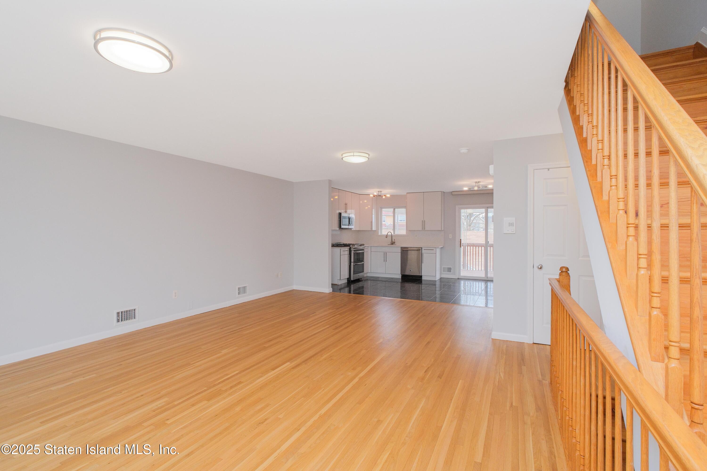 14 Ragazzi Lane, Staten Island, New York image 9