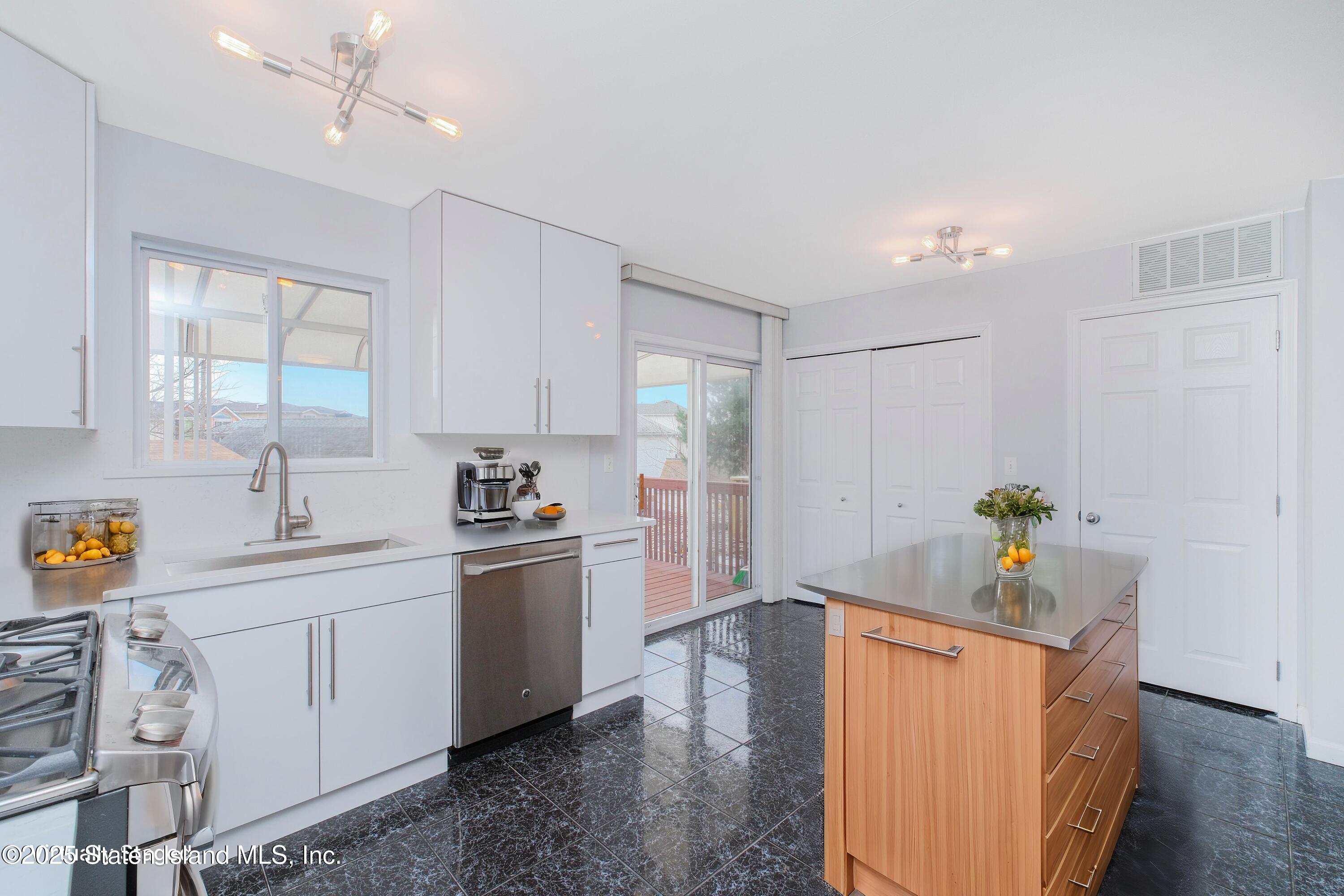 14 Ragazzi Lane, Staten Island, New York image 32