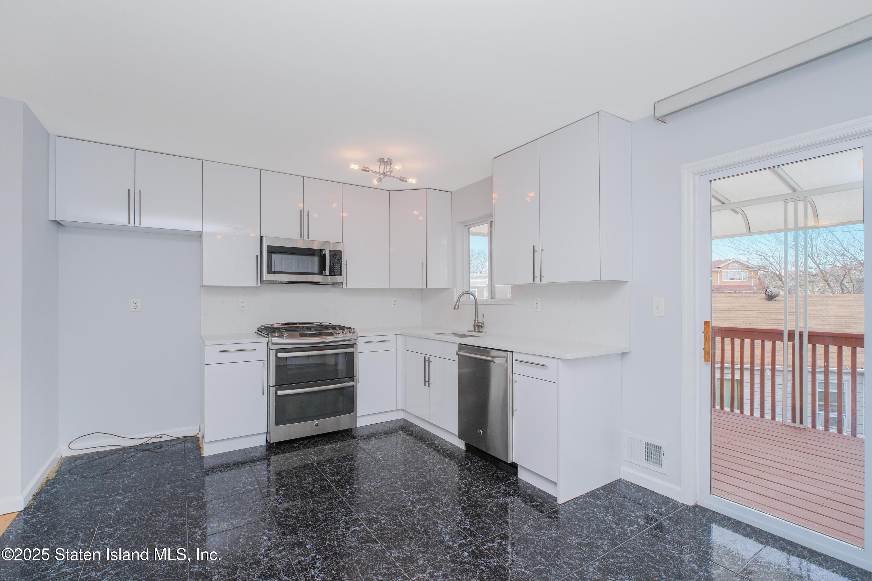 14 Ragazzi Lane, Staten Island, New York image 11