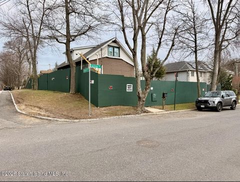 Photo of 251 Joline Avenue, Staten Island, NY 10307 (MLS # 2601445)