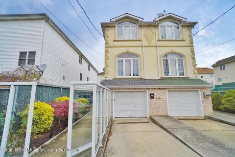 Photo of 5 Hempstead Avenue, Staten Island, NY 10306 (MLS # 2401227)