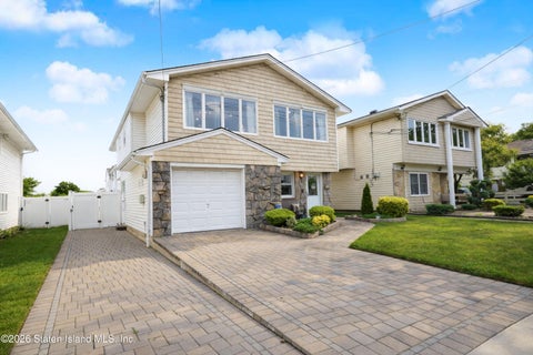 Photo of 142 Merrill Avenue, Staten Island, NY 10314 (MLS # 2604231)