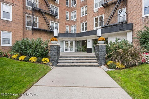 Condo For Sale - 350 Richmond Terrace #1R<br/> Staten Island, NY 10301