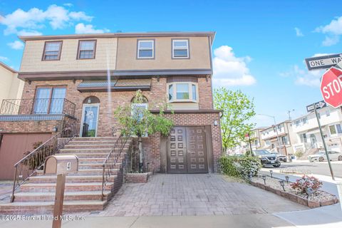 Photo of 4 Lisa Lane, Staten Island, NY 10312 (MLS # 2502495)