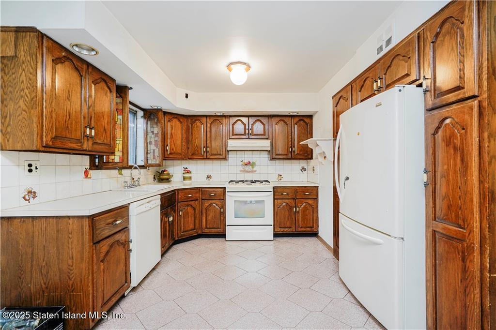 117 Gary Place, Staten Island, New York image 8