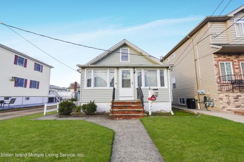 Photo of 75 Alberta Avenue, Staten Island, NY 10314 (MLS # 2401826)