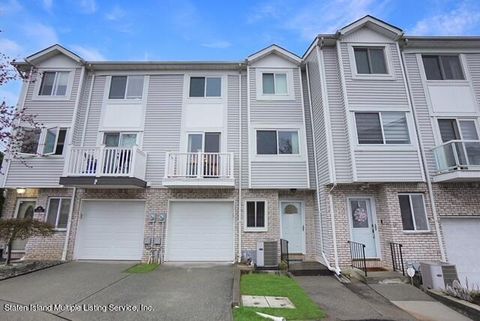 Photo of 68 Sable Loop, Staten Island, NY 10306 (MLS # 1161202)