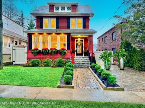 Photo of 68 University Place, Staten Island, NY 10301 (MLS # 2400463)