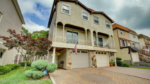 Photo of 66 Mulberry Avenue, Staten Island, NY 10314 (MLS # 1163136)