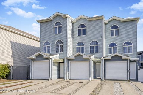 Photo of 18 Saint Johns Avenue, Staten Island, NY 10305 (MLS # 2601458)