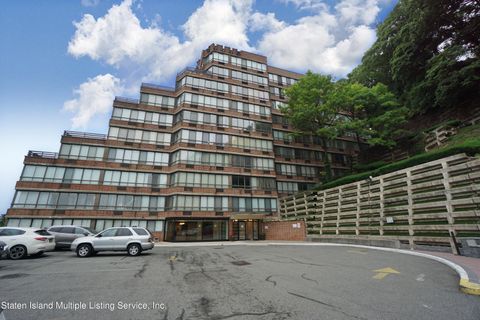 Photo of 755 Narrows N Road #614, Staten Island, NY 10304 (MLS # 1163674)