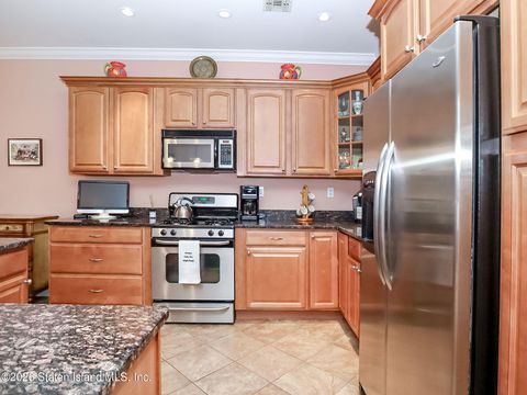 Tiny photo for 20 Tides Lane, Staten Island, NY 10309 (MLS # 2600375)