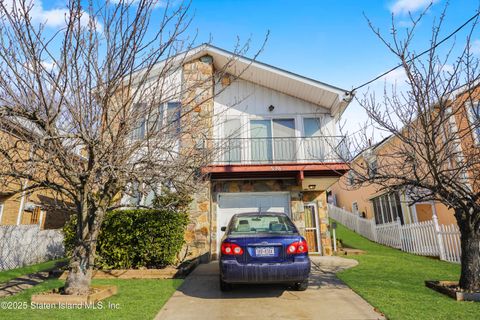 Photo of 979 Hylan Boulevard, Staten Island, NY 10305 (MLS # 2500338)