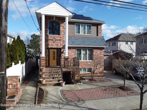 Photo of 643 Huguenot Avenue, Staten Island, NY 10312 (MLS # 1165822)