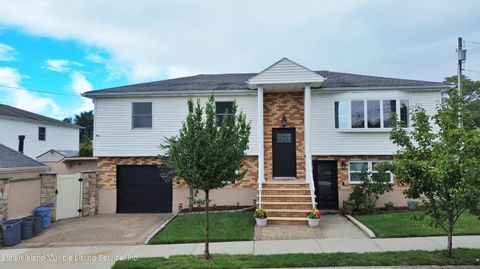 Photo of 1070 Woodrow Road, Staten Island, NY 10312 (MLS # 1163820)