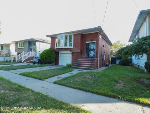 Photo of 736 Tysens Lane, Staten Island, NY 10306 (MLS # 2505005)