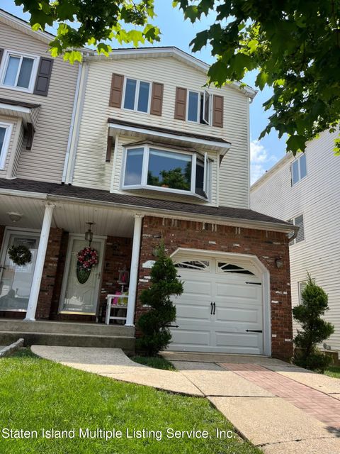 Photo of 56 Ilyse Court, Staten Island, NY 10306 (MLS # 1162115)