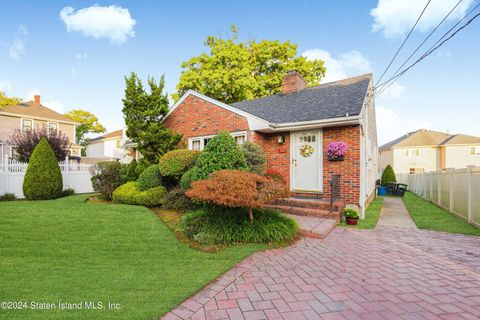 Photo of 915 Carlton Boulevard, Staten Island, NY 10312 (MLS # 2405301)