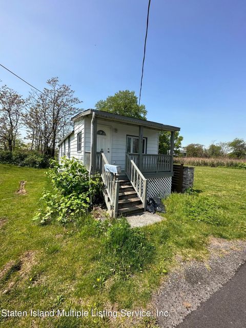 Photo of 726 Naughton Avenue, Staten Island, NY 10305 (MLS # 1162299)