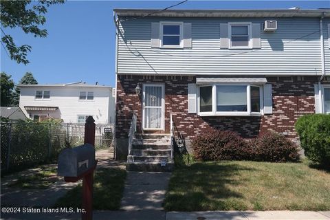 Photo of 194 Quintard Street, Staten Island, NY 10305 (MLS # 2404418)