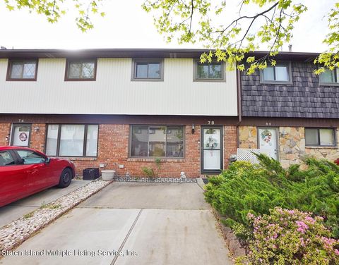 Photo of 78 Rolling Hill Green, Staten Island, NY 10312 (MLS # 1161775)