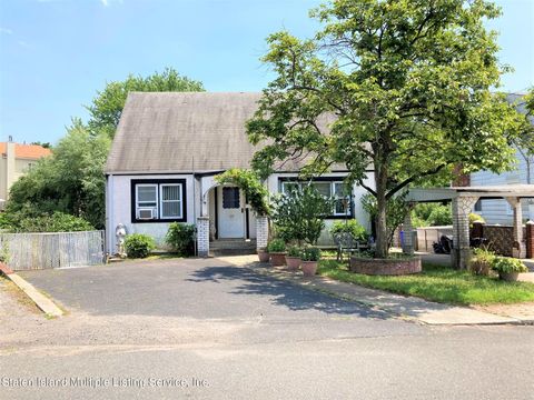 Photo of 25 Marie Street, Staten Island, NY 10305 (MLS # 1163110)